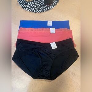 Auden 3 pc bundle of XL hipsters, 1 seamless, 1 cotton blend, 1 Invisible edge